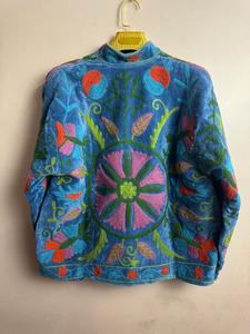 Chaqueta de Terciopelo para Mujer con Bordado Floral Suzani, Estilo Boho Chic Uzbeko, Ropa de Invierno Acolchada de Piel de Oveja y Algodón - Product Image 3