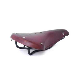 Asiento de Bicicleta de Cuero Clásico M.A Leathers B17 Marrón, Diseño Remachado, Rieles de Acero con Recubrimiento Negro, Amortiguación de Impactos, Comodidad para Carretera y MTB - Product Image 1
