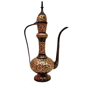 Jarra Surahi de latón hecha a mano para decoración clásica del hogar y presentaciones inspiradas en la herencia. - Product Image 6