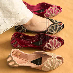 Nouvelle Arrivée Promotion Chaussures Khussa Femme Vente Chaude Fournisseur Direct Usine Accessoires Imprimés Antidérapants Logo Couleur Personnalisé - Product Image 5