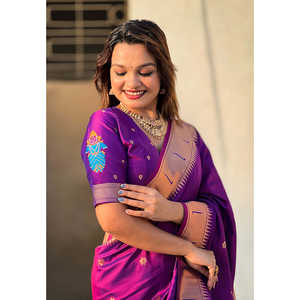 ผ้าไหมพายทานีแบบดั้งเดิมพิเศษ พร้อมลายปักดิ้นสีไวน์ ผ้าคลุมศีรษะและผ้าพันคอแบบดั้งเดิมของชาววิธала ผลิตโดย Elite Weaves น้ำหนัก 650 กรัม - Product Image 3