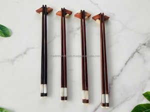 Palillos Reutilizables de Madera Ecológica con Acabado Moderno | Vajilla Ideal para Cocinas Contemporáneas, Cafés y Presentación Culinaria - Product Image 3