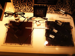 2025 nuevo reloj de plástico de vitrina de acrílico personalizado para vitrina y gafas de sol fábrica de exhibición al por mayor - Product Image 6