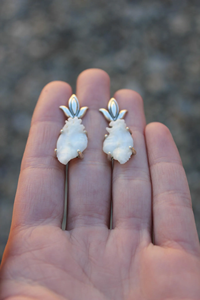 Pendientes Tradicionales de Hueso Tallado, Hechos a Mano - Product Image 2