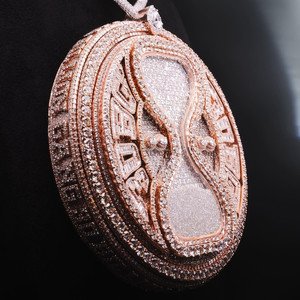 จี้การ์ตูนรูปสัตว์ตัว V 3D กำหนดเองได้เครื่องทดสอบเพชรแบบผ่านเพชรแบบ Viced Moissanite สไตล์ฮิปฮอปโรสโกลด์สีเงินสำหรับผู้ชายชุบโรเดียม - Product Image 3