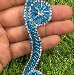 Belle dentelle Cutdana artisanale qui allie un look traditionnel et moderne... - Product Image 1