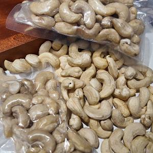 Vietnam Cashew <b>Nut</b> <b>Kernels</b> W450 100% Organic Fresh Processed & Peeled for Wholesale Ingredient and Food Service Use - Product Image 1