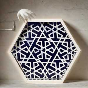 Plateau hexagonal élégant fait main en os incrusté, motif Athènes Dionysos, pièce décorative pour cuisine, bureau, coiffeuse ou cadeau - Product Image 3