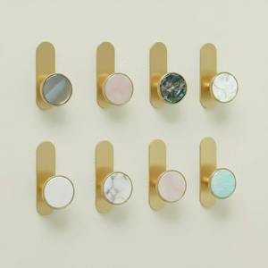 Magnifique crochet mural rond en métal et résine, organisateur multifonction idéal pour les vestes, les sacs, les serviettes et pour accrocher de petites jardinières, en provenance d'Inde. - Product Image 6