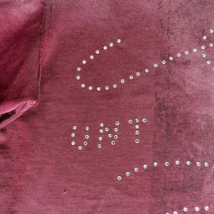 Camiseta Gráfica de Cuello Redondo, Corte Cuadrado, con Pedrería, Estilo Vintage, Color Rojo Rosa, Efecto Desgastado por el Sol, de Peso Pesado - Product Image 4