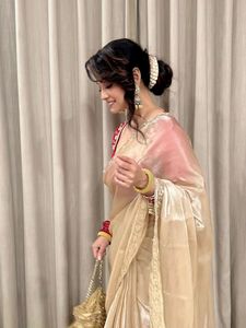 Sari de Seda de Diseño Indio Bollywood para Bodas y Fiestas, con un Look Real y Atractivo, Última Moda en Ropa India para Mujer - Product Image 3