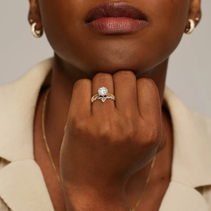 Anillo de Alta Gama Chapado en Oro de 18K, Diseño Cuadrado Delicado con Superficie Curva Multisegmento para Mujer, Joyería de Dedo Moderna de Acero Inoxidable - Product Image 6