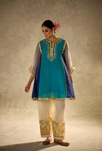 Ensemble Kurta en rayonne pour femme avec broderie dorée et pantalon palazzo crème – Tenue ethnique indienne traditionnelle, coupe ample, longueur cheville - Product Image 4