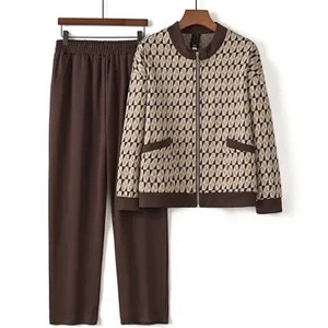 Veste universitaire à capuche pour femme, motif géométrique, en laine, garniture marron, fermeture éclair, manches longues, coupe classique, tricotée, pour l'automne - Product Image 4