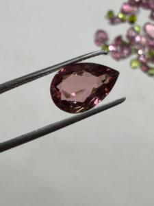 Pierres précieuses naturelles de haute qualité B U GEMS, tourmaline multi-facettes taille coussin, 2-4 carats, origine Afrique, lot en gros pour la mode - Product Image 1