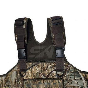 Vêtements durables et flexibles pour les activités de plein air, salopettes de chasse, style moderne et performant. - Product Image 3