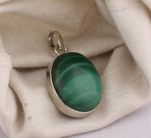 Pendentif en malachite verte naturelle à rayures, en argent sterling 925, fait main, serti clos, style vintage, unisexe, pour femme, vente en gros - Product Image 3