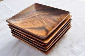 Assiette de service en bois éco-responsable fabriquée à la main en bois de manguier durable avec un design décoratif en résine époxy émeraude pour - Product Image 4