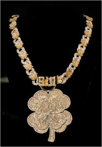 Colgante personalizado de hip hop con diseño de trébol, chapado en oro de 18k sobre plata 925, con incrustaciones de moissanita VVS que pasa la prueba del diamante. - Product Image 3