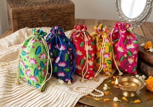 Bolsa de Seda Pichwai India Tradicional Hecha a Mano con Estampado de Loto, Bolsa con Cordón para Regalos, Bodas, Diwali, Cumpleaños, Shagun, Regalo de Boda - Product Image 6