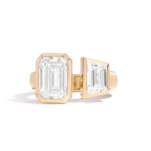 Anillo de compromiso de diamante esmeralda trapezoidal de 4 quilates cultivado en laboratorio, oro macizo de 14K 18K personalizado, con engaste de bisel Toi et Moi, banda moderna, venta al por mayor - Product Image 1