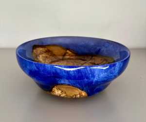 ชามตกแต่งงานฝีมือเรซิ่นไม้ทำมือจาก HUMAYUN WORLD CRAFTS ผิวขัดเงา ดีไซน์ทันสมัยสไตล์ชายฝั่ง - Product Image 2