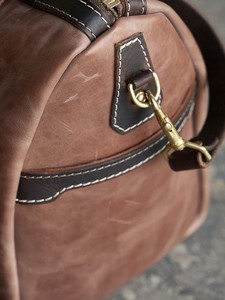 Sac de sport décontracté de luxe pour homme en cuir véritable vintage, écologique, résistant à l'eau, marron vieilli, avec fermeture éclair en polyester - Product Image 2