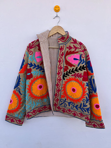 Manteau ouvert à col montant brodé de fleurs et matelassé Suzani |   Blouson d'hiver |   Cadeau chic pour elle - Product Image 5