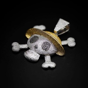 Collar de pirata con colgante de calavera y huesos entrelazados de plata 925 con diamante cultivado en laboratorio, acabado en oro, para hombre. - Product Image 1