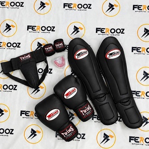 Kit complet d'entraînement sportif avec gants de boxe rembourrés de couleur vert forêt, protège-jambes et autres équipements de protection MMA - Product Image 3