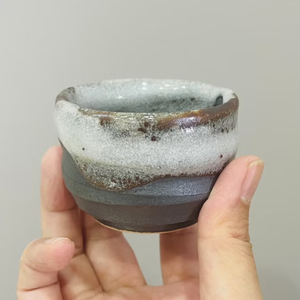 Juego de 9 Tazas de Sake de Cerámica Hechas a Mano, Reutilizables, Ecológicas, Estilo Japonés, para Degustación, Estilo Izakaya, Yamata Seiho - Product Image 3