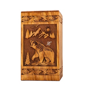 Urne de crémation gravée d'ours en palissandre faite à la main pour les cendres mémorial souvenir urne de crémation décorative pour les cendres - Product Image 1