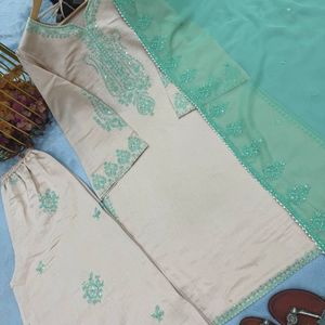 Kurti de Seda Romana Pura Bordada con Palazzo y Dupatta de Georgette Sintética con Lentejuelas, Traje de Diseño Étnico para Fiesta - Product Image 4