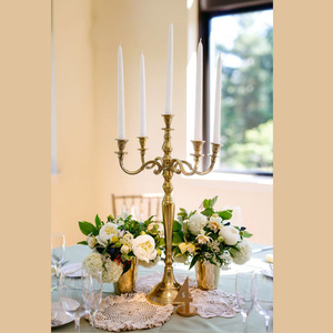 Candelabros de aluminio chapados en oro de 5 brazos artesanales Vintage exclusivos, portavelas de cristal, tamaños personalizados para boda - Product Image 1