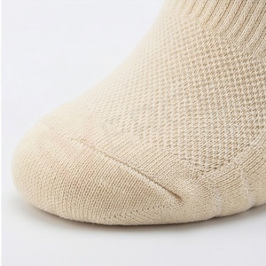 Chaussettes ras du cou pour hommes, couleur unie, tricotées, respirantes, en coton, polyester et élasthanne, pour usage quotidien en automne, style classique - Product Image 6