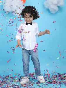 Elegante Camisa Formal Blanca con Botones para Niños con Corbata de Moño Negra, Conjunto Clásico de Camisa para Niños para Fiestas y Bodas - Product Image 3