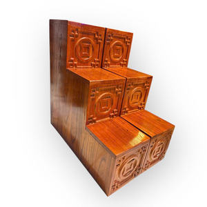 Un par de plataformas de tres niveles hechas de madera natural de Chinaberry - Product Image 4