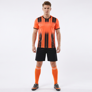 Ensemble de football pour hommes, maillot rayé orange et noir sublimé, short, chaussettes, vêtements de sport toutes saisons, respirant et anti-transpiration - Product Image 5