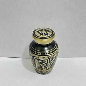 Urna Funeraria de Aluminio Hecha a Mano, Estilo Americano, Pequeña, para Cenizas de Mascotas y Humanos, 3 Pulgadas, Diseños Personalizables, Proveedor Mayorista - Product Image 2