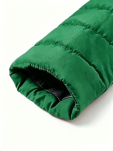 Veste matelassée à capuche pour homme, légère et chaude pour l'hiver, idéale pour les activités de plein air et les occasions décontractées - Product Image 5