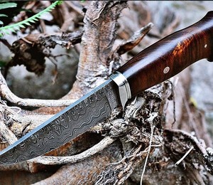 Cuchillo de caza hecho a mano con hoja de acero de Damasco, mango de madera y funda de cuero. Compatible con ODM. - Product Image 3