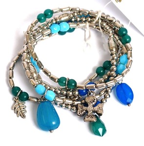 Ensemble de bracelets bohèmes pour femmes avec breloque croix et pendentif feuille, bijoux en alliage multi-brins empilables, plaqué argent antique - Product Image 1