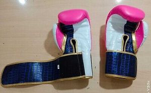 Gants de boxe roses personnalisés faits à la main, robustes, en latex, pour hommes et femmes, 12 oz, en cuir PU, fermeture auto-agrippante, évacuation de l'humidité - Product Image 4
