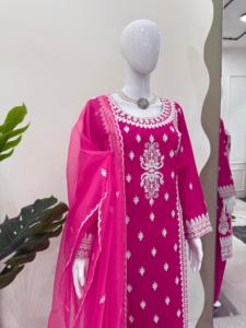 Salwar Kameez pour femmes en soie semi-chinon lourdement brodé, élégant, indien pakistanais, pour mariage, vêtement à séchage rapide, doublure en soie romaine - Product Image 3