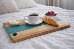Planche à découper en bois naturel et résine, faite à la main, durable, pour la préparation des aliments, pour la maison et les restaurants - Product Image 3
