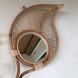 Leaf Shape <b>Mirror</b> For Resort Lobby Entrance And Reception Area Decoration And Artistic Ambience Creation From India - Product Image 1