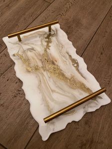 Bandeja de Resina Hecha a Mano Moderna y Más Vendida, Organizador Decorativo para el Hogar, para Mesa de Vanidad, Disponible a un Precio Excelente - Product Image 4