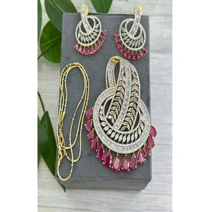 Ensemble collier et boucles d'oreilles en zircon plaqué or de qualité supérieure, élégant, pour femmes, pour les occasions spéciales - Product Image 2