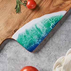 Planche à découper en bois avec incrustation de résine noire, planche de service et de découpe avec poignée pour la cuisine et le plateau à fromage - Product Image 6