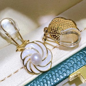 Boucles d'oreilles fines populaires, bijoux de luxe en perles d'eau douce naturelles avec clips d'oreille en forme de fleur et huîtres à perles - Product Image 4